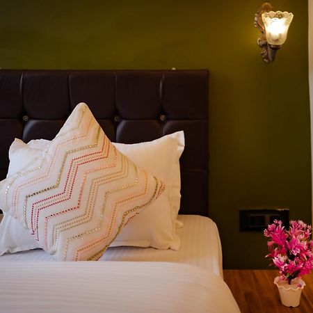 Tripli Hotels Silver Shine Benares Buitenkant foto