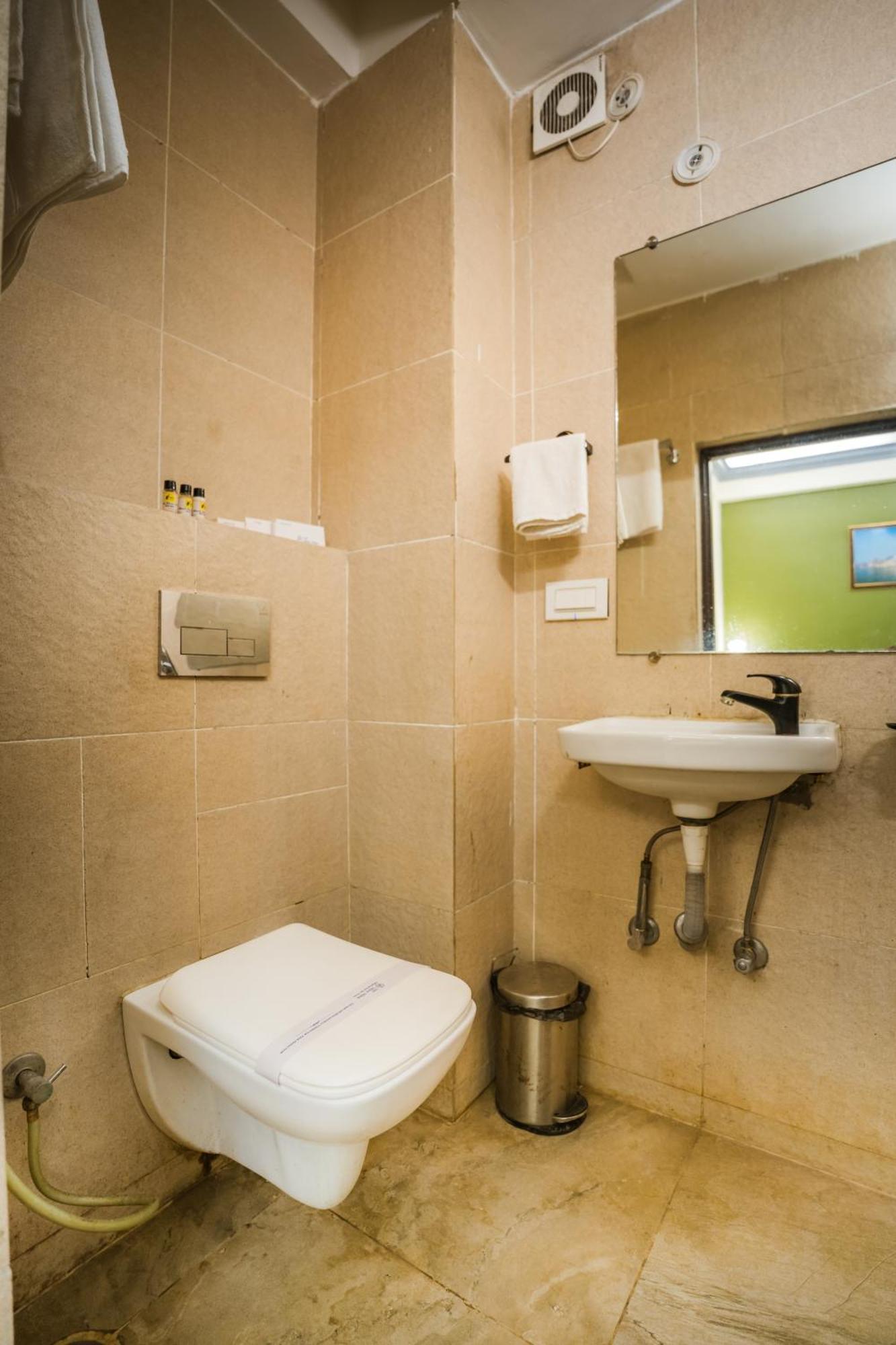 Tripli Hotels Silver Shine Benares Buitenkant foto