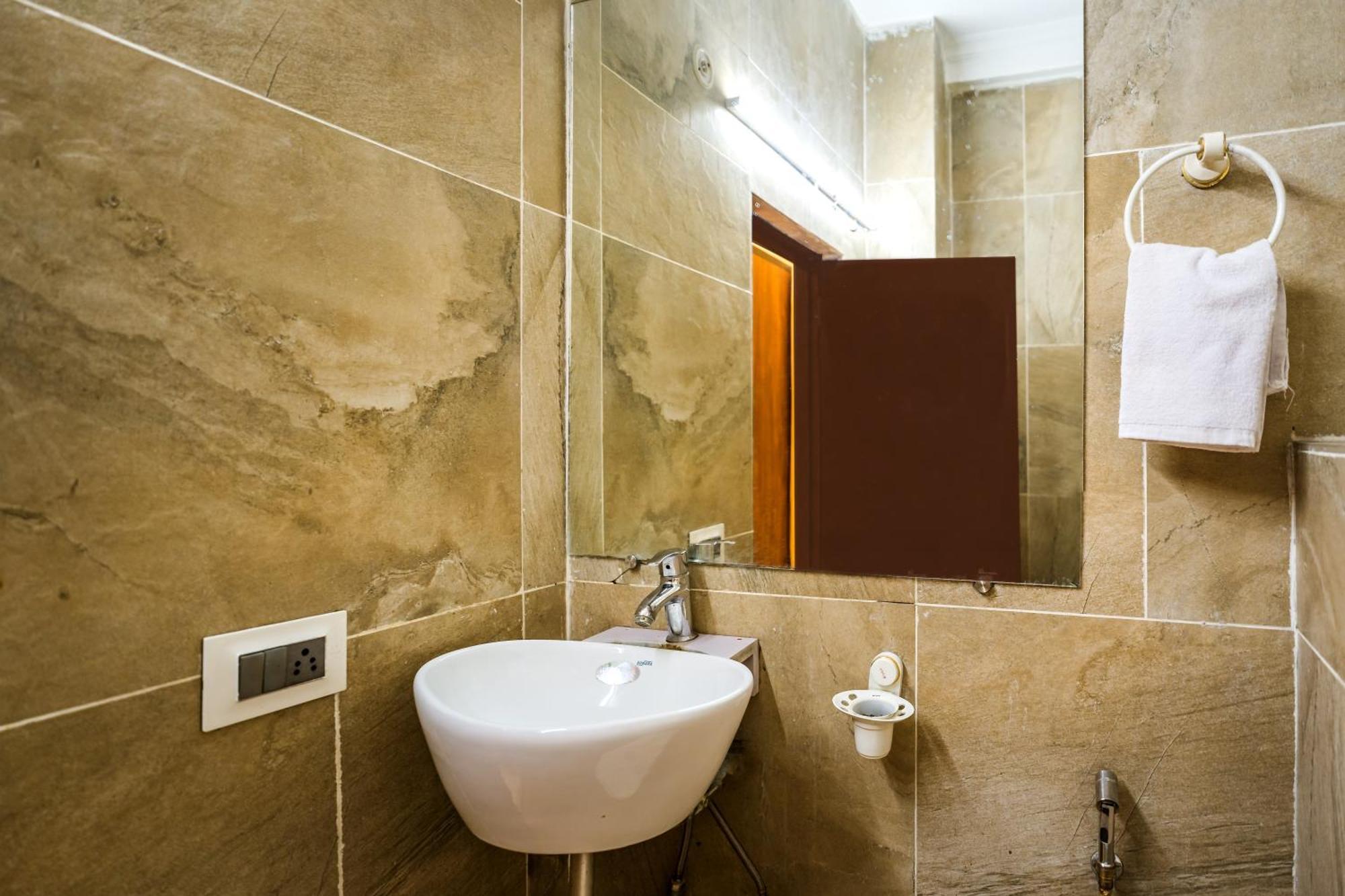 Tripli Hotels Silver Shine Benares Buitenkant foto