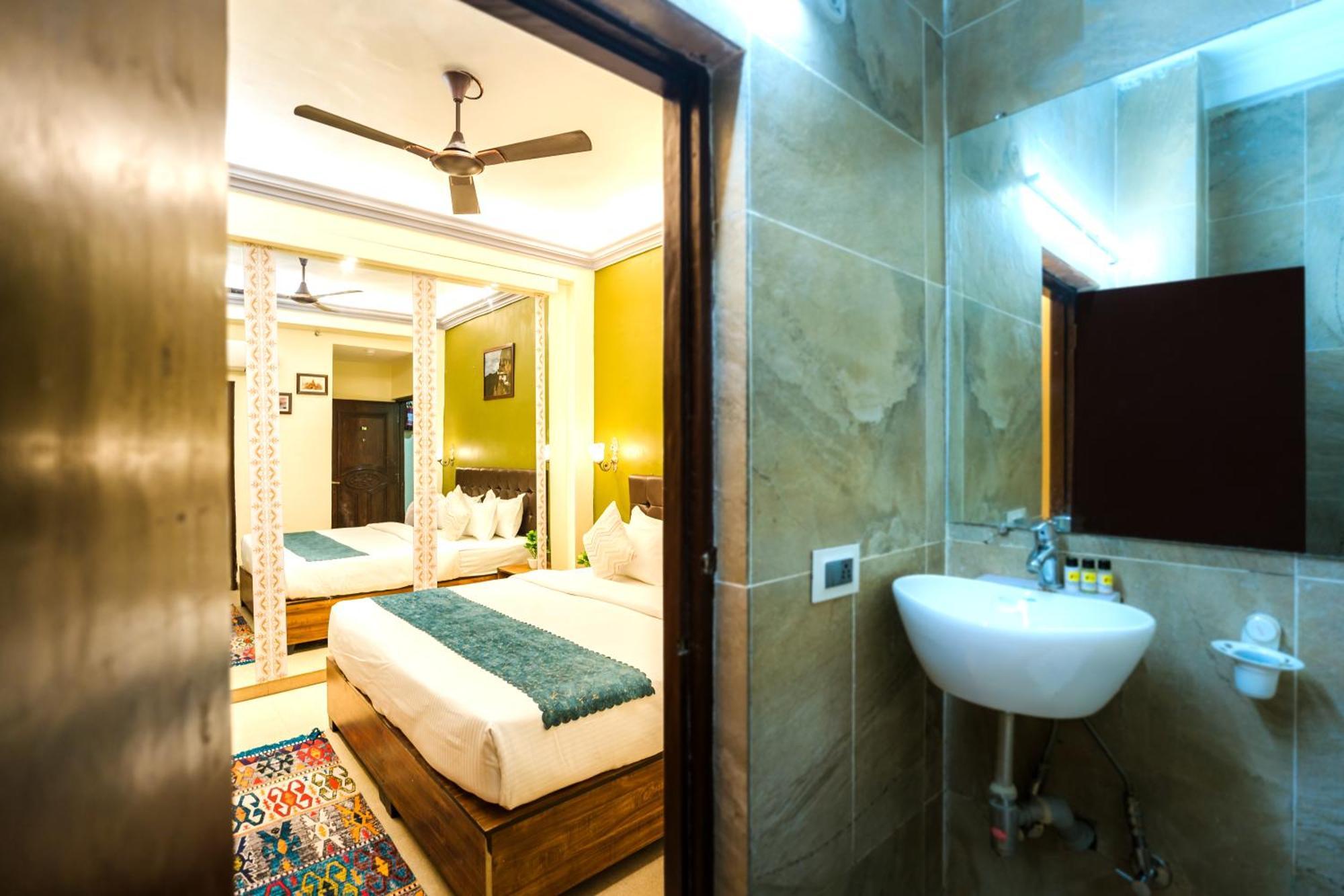Tripli Hotels Silver Shine Benares Buitenkant foto