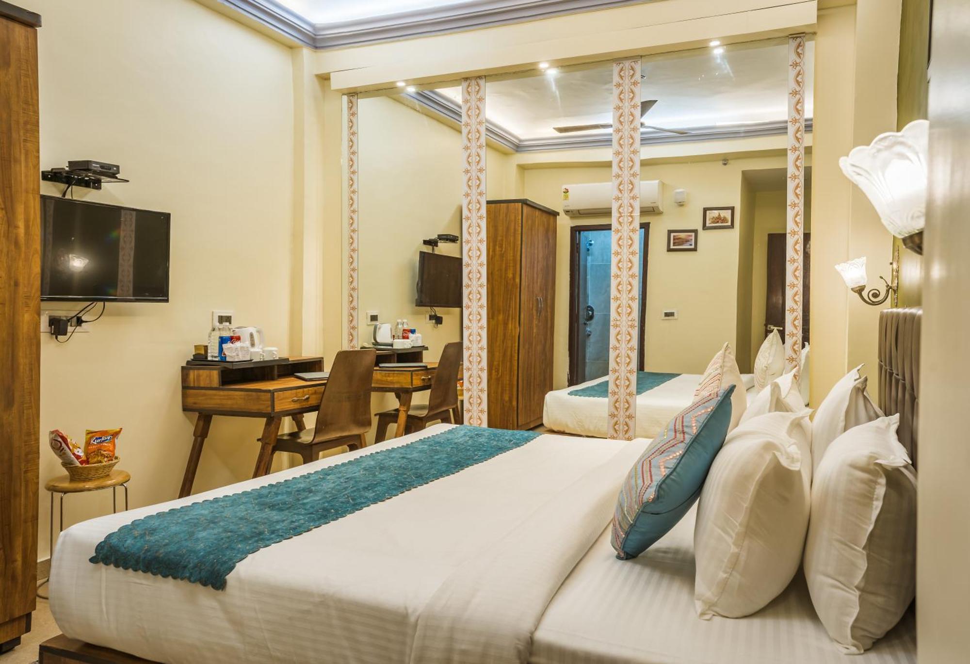 Tripli Hotels Silver Shine Benares Buitenkant foto