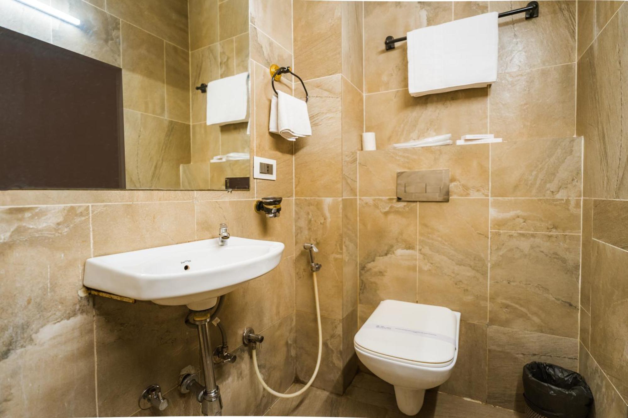 Tripli Hotels Silver Shine Benares Buitenkant foto