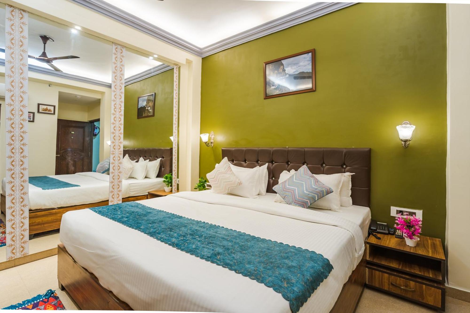 Tripli Hotels Silver Shine Benares Buitenkant foto