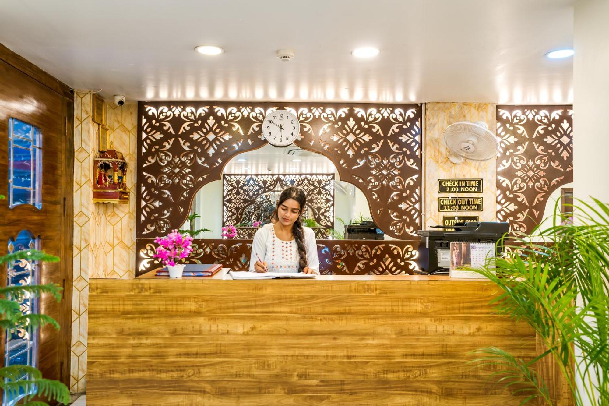 Tripli Hotels Silver Shine Benares Buitenkant foto