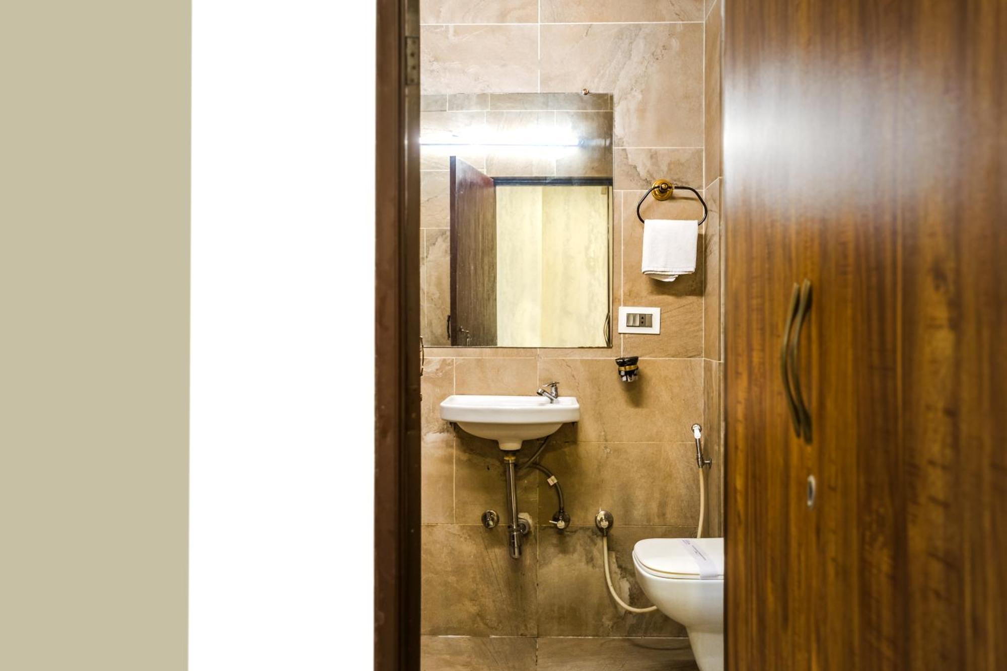 Tripli Hotels Silver Shine Benares Buitenkant foto